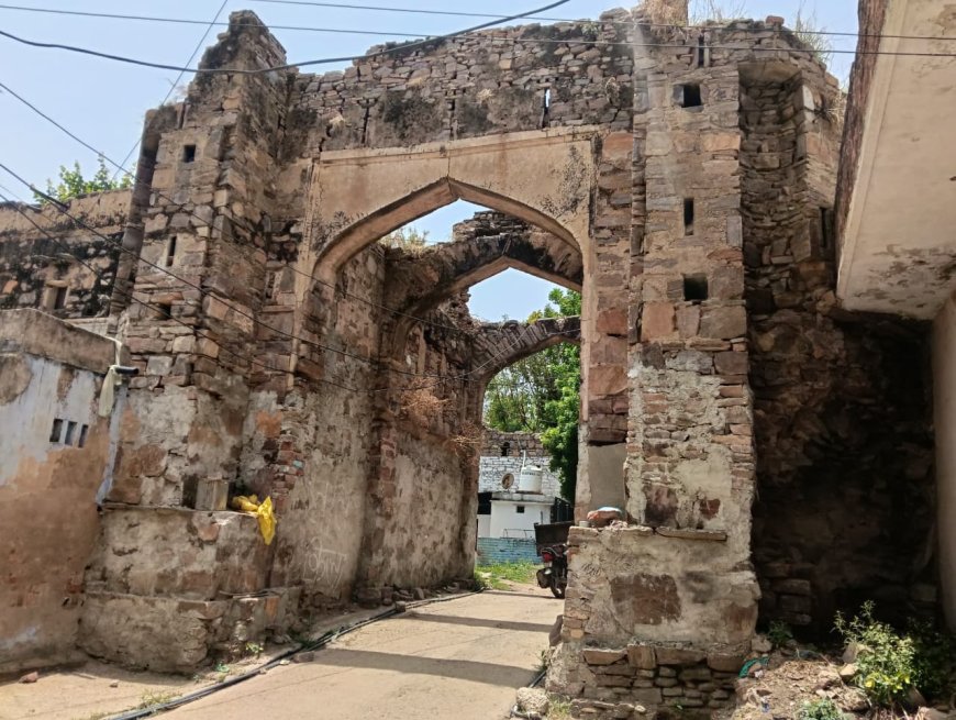 बजट व कार्रवाई के अभाव में खतरे के साए में पढ़ाई: खैरथल-तिजारा जिले में 21 सरकारी स्कूल जर्जर, दर्जनों आंगनबाड़ी और पंचायत भवन भी बदहाल