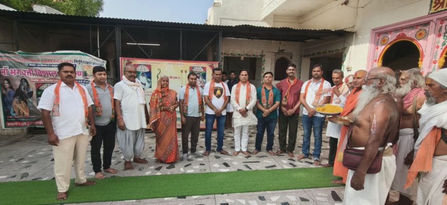 पीएम मोदी के ऐतिहासिक कार्यकाल पर मंडावर में महाआरती, साधु-संतों और भाजपाइयों ने जताया प्रभु का आभार