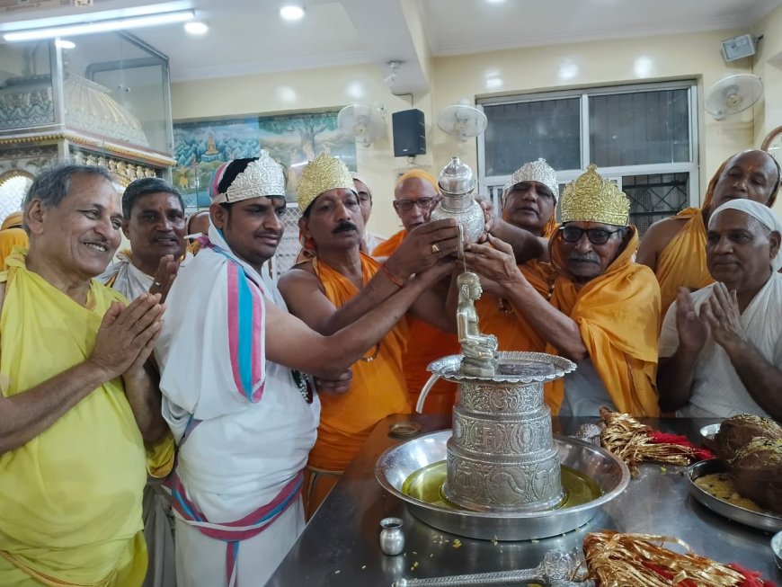 गायत्री नगर में आचार्य शशांक सागर जी महाराज का भव्य मंगल प्रवेश