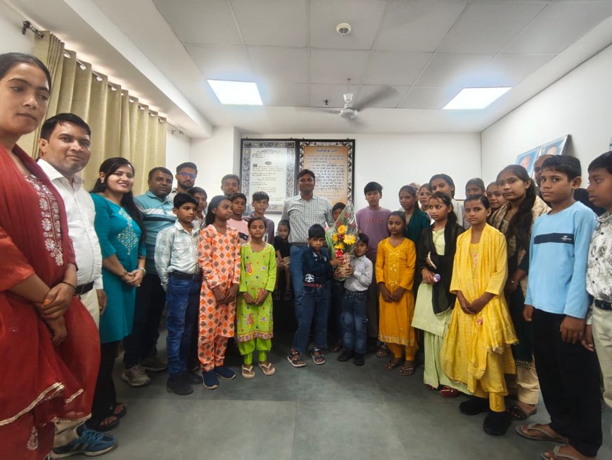 विश्व बाल श्रम निषेध दिवस पर अलवर मिनी सचिवालय में बच्चों का अधिकारियों से संवाद