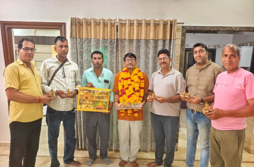 चारधाम यात्रा से लौटे संस्थान संयोजक जयंतिलाल परमार का बहुमान, सदस्यों को भेंट किए केदारनाथ मंदिर के प्रतीक चिह्न