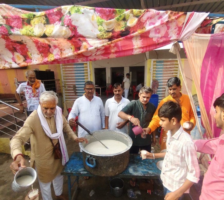 श्री नारायण गौशाला द्वारा ब्रज परिक्रमा मार्ग में अनवरत भंडारा जारी, एकादशी पर बांटी सांवख्या की खीर