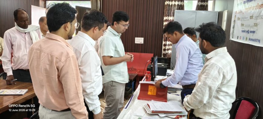 जिला कलेक्टर ने किया शहरी सेवा शिविर खैरथल का औचक निरीक्षण, अधिकाधिक पात्र व्यक्तियों को योजनाओं का लाभ पहुंचाने के दिए निर्देश