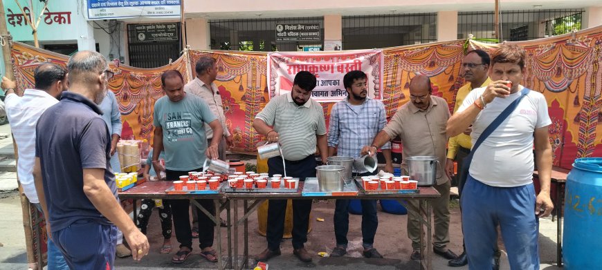 पुरुषोत्तम मास पर सेवा का संकल्प: राधा कृष्ण बस्ती द्वारा 500 लीटर शीतल छाछ का वितरण