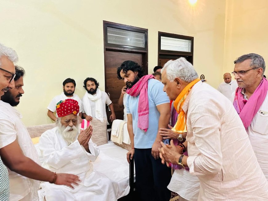 महुवा की धरा पर पहुंचे यथार्थ गीता के प्रणेता स्वामी अड़गड़ानंद महाराज, उमड़ा जनसैलाब;  कैबिनेट मंत्री डॉ. किरोड़ी लाल मीणा और विधायक राजेंद्र मीणा ने लिया आशीर्वाद