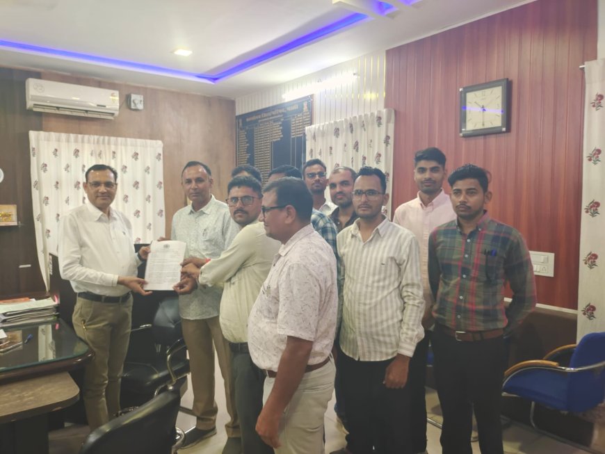 राजस्थान ग्राम विकास अधिकारी संघ ने सम्पूर्ण एवं निरंतर स्वच्छता में आ रही व्यहारिक एवं तकनीकी समस्याओं के समाधान ज्ञापन सौंपा