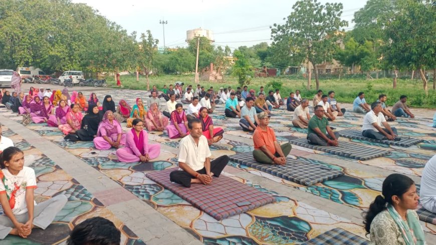 मकराना में 12वें अंतर्राष्ट्रीय योग दिवस पर सामूहिक योगाभ्यास, 'निरोग रहने' के लिए उमड़ा जनसैलाब