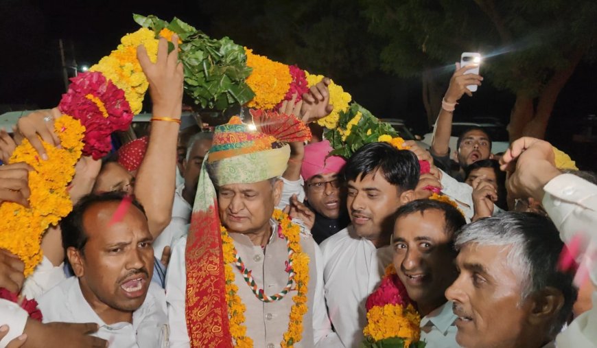 पूर्व मुख्यमंत्री गहलोत का वराडा मे सैकड़ो कार्यकर्ताओ ने किया स्वागत; पूर्व विधायक लोढ़ा के नेतृत्व मे हुआ सत्कार