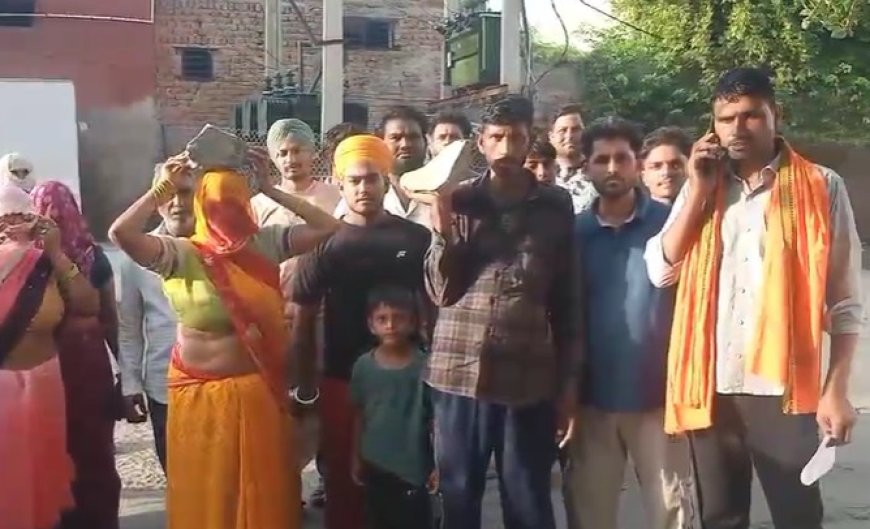 ललावडी में अवैध ब्लास्टिंग का कहर: घरों पर बरसे 10-10 किलो के पत्थर, बाल-बाल बचे ग्रामीण; लीज धारक के खिलाफ थाने पहुंचे आक्रोशित लोग