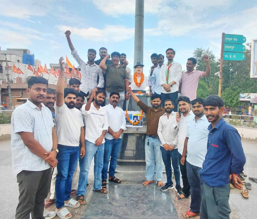 बिहार के भरत तिवारी प्रकरण को लेकर अलवर के युवाओं ने दी श्रद्धांजलि