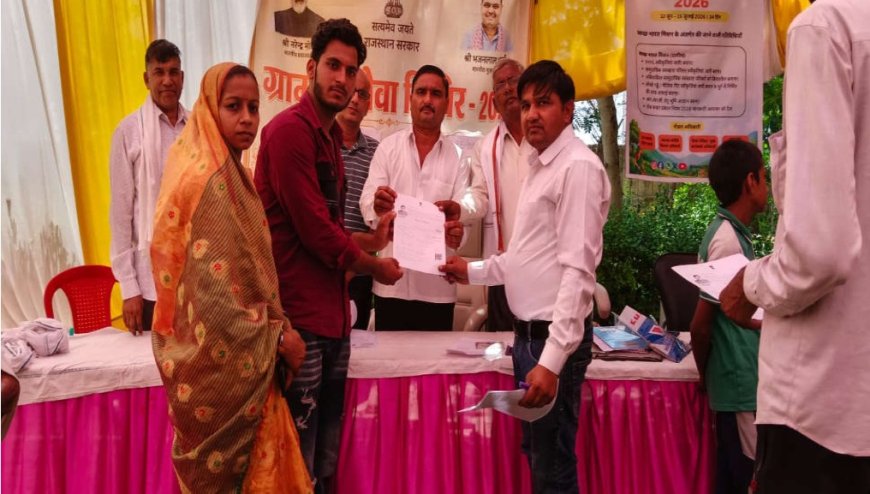 बयाना के सीदपुर में मुख्यमंत्री मंगला पशु बीमा योजना के तहत भूरी को मिली बीमा पॉलिसी