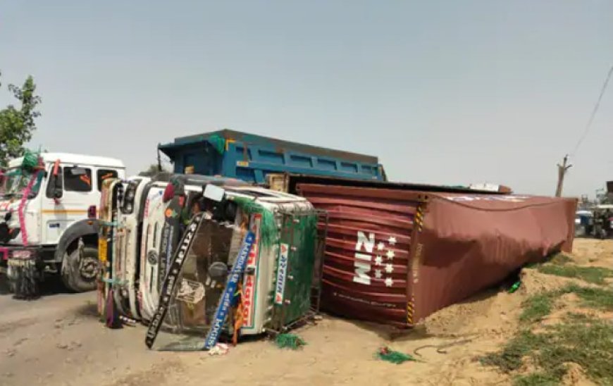 दिल्ली-जयपुर हाईवे पर सोतानाला पुल के पास केमिकल कंटेनर पलटा,  8 घंटे रहा जाम