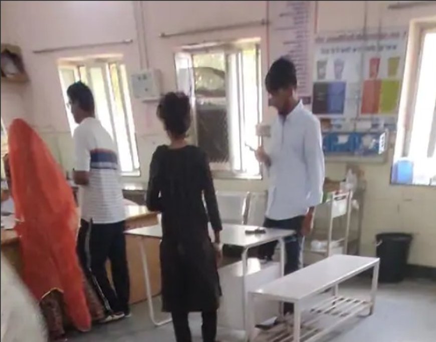 सील के फेर में 'बीमार' हुई अस्पताल की व्यवस्था, बिना मोहर लैब वाले नहीं लेते सैंपल, चक्कर काट रहे परिजन