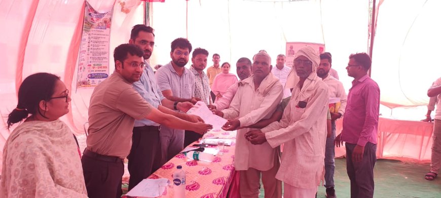 रूपवास के ग्रामीण व शहरी शिविर में जिला कलक्टर ने लाभार्थियों को बांटे पट्टे  शिविरों का लाभ अंतिम व्यक्ति तक पहुंचाना सुनिश्चित करें-जिला कलक्टर