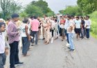 भीषण सड़क हादसा: डंपर ने दो बाइकों को मारी टक्कर, एक की मौत; चार गंभीर रूप से घायल