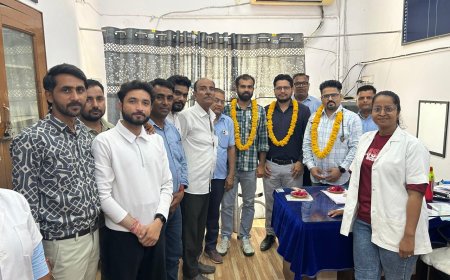 तखतगढ़ CHC में राष्ट्रीय चिकित्सक दिवस पर डॉक्टरों का सम्मान, मरीजों को बांटे फल मरीज हित में पूरी ईमानदारी से कार्य करने का लिया सामूहिक संकल्प