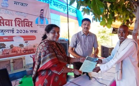 संभागीय आयुक्त नलिनी कठौतिया ने किया ग्रामीण सेवा शिविर का निरीक्षण