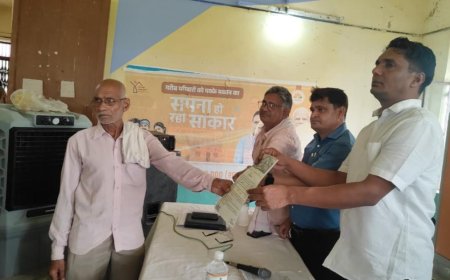 नगला बीजा में आयोजित ग्रामीण सेवा शिविर, स्वामित्व योजना के तहत खेमसिंह को मिला आवासीय पट्टा