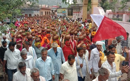 कलश यात्रा में उमड़ी श्रद्धा की भीड़, नारायणपुर में विष्णु महायज्ञ एवं भागवत कथा के आयोजन को लेकर निकाली कलश यात्रा