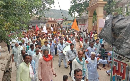 विष्णु महायज्ञ एवं भागवत कथा के आयोजन को लेकर निकाली कलश यात्रा