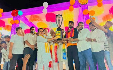 महुवा प्रीमियर लीग-5 के फाइनल में उमड़ा जनसैलाब, विजेता बड़ा महादेव क्रिकेट क्लब बना चैंपियन