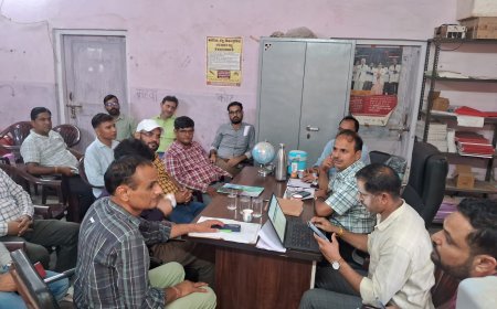 उप मुख्य चिकित्सा एवं स्वास्थ्य अधिकारी डॉक्टर दीपक शर्मा ने एनसीडी कार्यक्रम की ली बैठक, दिए आवश्यक निर्देश