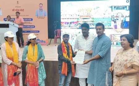दौसा जिला स्तरीय रोजगार उत्सव में जिला प्रभारी मंत्री हर्षवर्धन सिंह सहित अतिथियों  ने नवचयनित कार्मिकों को सौंपे नियुक्ति पत्र