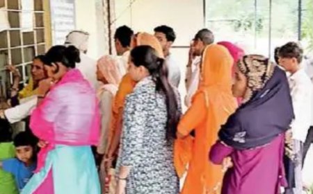 अस्पताल प्रशासन की लापरवाही: लाखों की लागत के बाद भी दवा केंद्रों पर सालभर से ताले, 500 से अधिक मरीज रोजाना परेशान