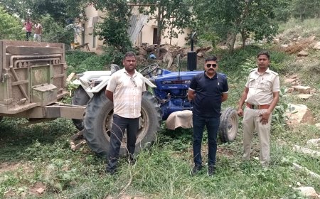 गश्त के दौरान पत्थरों से भरी ट्रैक्टर-ट्रॉली जब्त, वन विभाग को देख चालक फरार