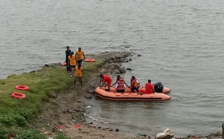 सेलवाड़ा बांध पर आपदा प्रबंधन की मॉक ड्रिल: टापू पर फंसे 3 लोगों को सुरक्षित निकाला, बहते हुए 2 को बचाकर अस्पताल पहुंचाया