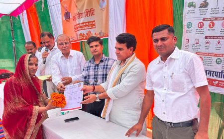 महुवा के शहरी सेवा शिविर में उमड़ा जनसैलाब, विधायक राजेंद्र मीणा ने पात्रों को बांटे पट्टे
