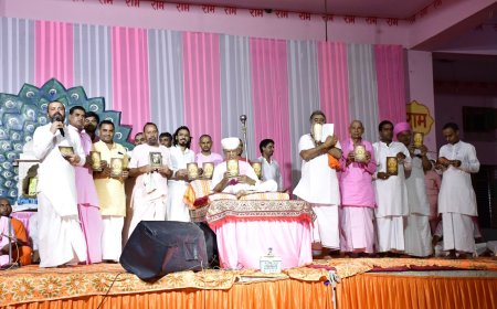 खेड़ापा रामधाम में उमड़ा श्रद्धा का सैलाब: आदि आचार्य परची प्रभा ग्रंथ का विमोचन, इस वर्ष यहीं होगा संतों का चातुर्मास