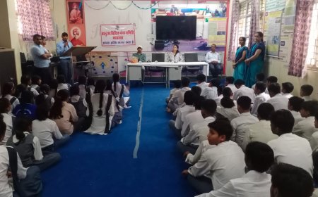 तालुका विधिक सेवा समिति महुवा के तत्वाधान में न्यायिक अधिकारियों द्वारा विधिक साक्षरता एवं जागरूकता सत्र  के माध्यम से छात्र-छात्राओं को किया जागरूक