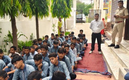 नशे को ना, सपनों को हां कहें': राजगढ़ के स्कूलों में न्यायिक अधिकारियों ने जगाई जागरूकता