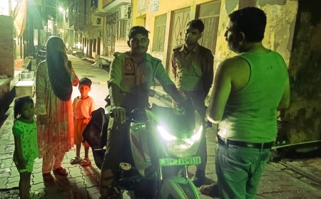 मानवता की मिसाल: दातागंज पुलिस ने आधी रात को सड़क पर भटक रही पीड़ित महिला व बच्चों को बचाया, सुरक्षित घर पहुँचाकर कराया समझौता