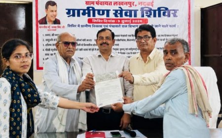 ग्राम पंचायत लखनपुर के ग्रामीण सेवा शिविर मे स्वामित्व योजना मे मिश्रीलाल को मिला पट्टा