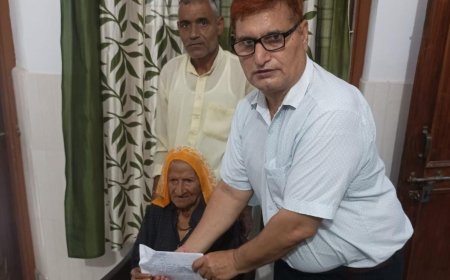 चार साल से पेंशन से वंचित बुजुर्ग महिला को मिली राहत, जनआधार में सही बैंक खाता हुआ सीड
