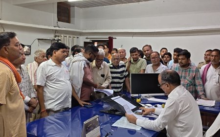 अतिक्रमण के नोटिस से मेंन बाजार दुकानदार नाराज , किए प्रतिष्ठान बंद, सौपा ज्ञापन