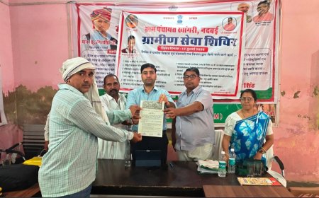 ग्राम पंचायत खांगरी में  आवासीय पट्टा मिलने पर विक्रमसिंह के चेहरे पर झलकी खुशी