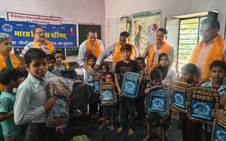 खेरली में विद्यालयी बच्चों को मिले नए स्कूल बैग, भारत विकास परिषद ने किया वितरण