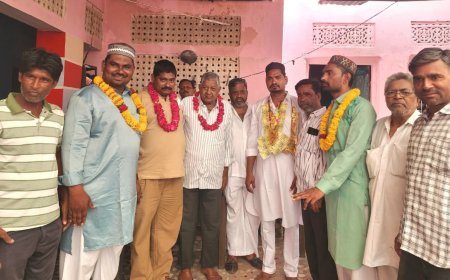 हज-उमराह यात्रियों का मोहल्लेवासियों ने किया इस्तकबाल, दुआओं के साथ दी विदाई