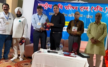 तीर्थराज पुष्कर में हुआ सकट गांव के साहित्यकार डॉ. दिनेश कुमार कंडेरा के प्रथम काव्य संग्रह 'खून या पानी' का भव्य विमोचन
