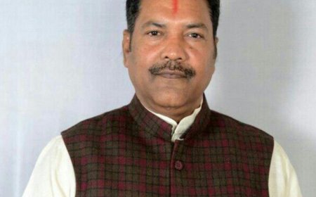 गाय को पहली रोटी देने की अनूठी परंपरा: सोशल मीडिया पर छाए दातागंज विधायक राजीव कुमार सिंह 'बब्बू भैया'