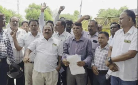 आरटीई भुगतान में देरी पर भड़के निजी स्कूल संचालक, अजमेर में 150 स्कूल बंद, कलेक्ट्रेट पर प्रदर्शन; मुख्यमंत्री के नाम सौंपा ज्ञापन