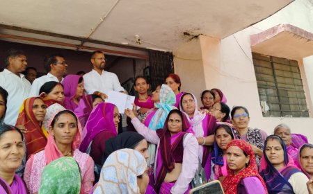 आंगनबाड़ी केंद्रों पर आज से ताले: 11 सूत्रीय मांगों को लेकर कार्यकर्ताओं-सहायिकाओं का अनिश्चितकालीन आंदोलन शुरू