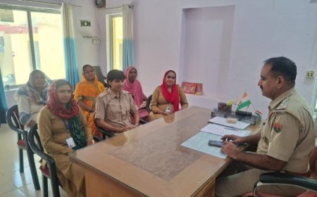 खैरथल: थाना अधिकारी ने सुरक्षा सखियों की बैठक लेकर साइबर अपराधों के प्रति किया जागरूक