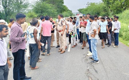 भीषण सड़क हादसा: डंपर ने दो बाइकों को मारी टक्कर, एक की मौत; चार गंभीर रूप से घायल