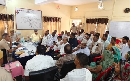 महुवा में पुलिस का जनसंवाद, महिला सुरक्षा, साइबर अपराध और कानून व्यवस्था पर डीएसपी अनूप सिंह ने दिया सख्त संदेश