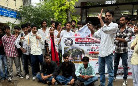 राजगढ़ कॉलेज में शिक्षकों के तबादलों के विरोध में छात्रों का उग्र प्रदर्शन, एसडीएम कार्यालय तक निकाला पैदल मार्च