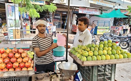 महुवा नगर पालिका की स्वच्छ भारत मिशन 2.0 के तहत कार्रवाई: एकल उपयोग प्लास्टिक पर कसा शिकंजा; 10 दुकानदारों पर लगाया जुर्माना